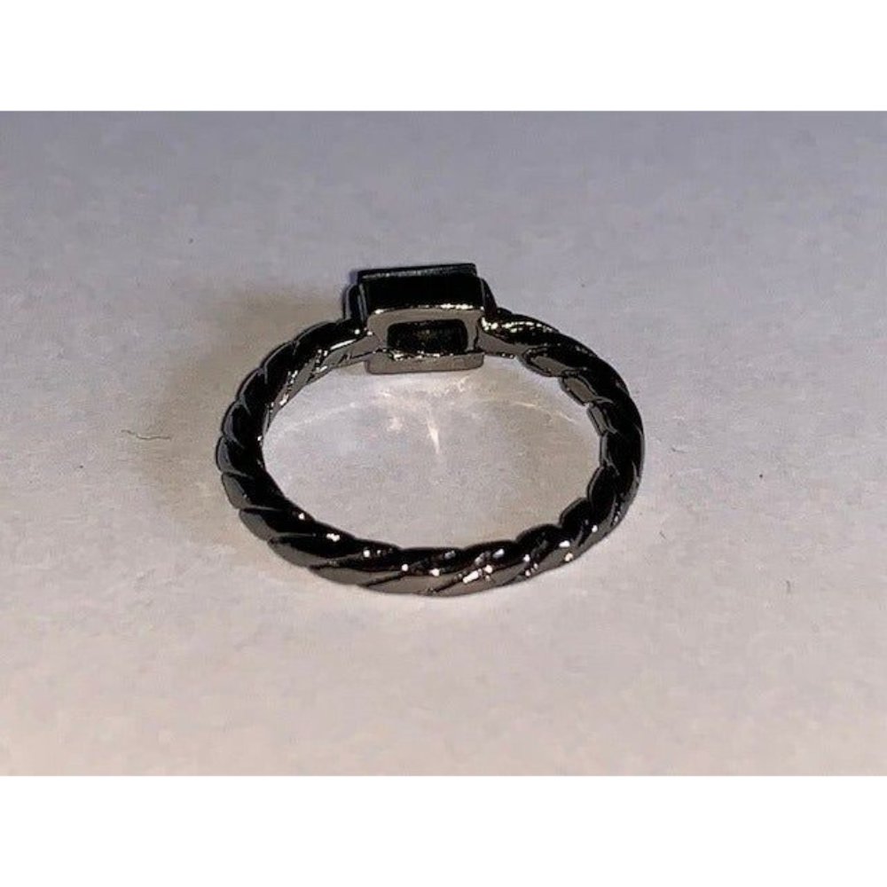 Beautiful ring Silver tone ring size 5 - Picture 3 of 5